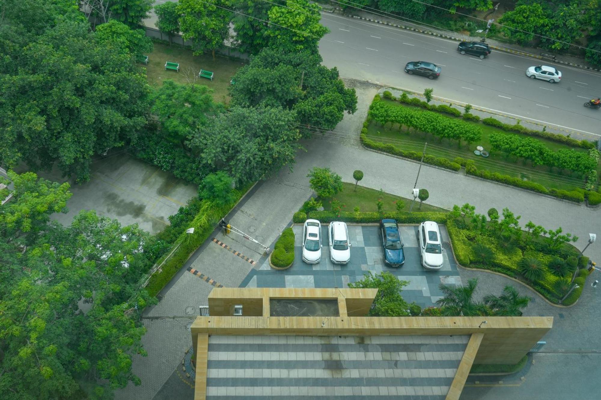 Courtyard By Marriott Gurugram Downtown Hotel Gurgaon Luaran gambar
